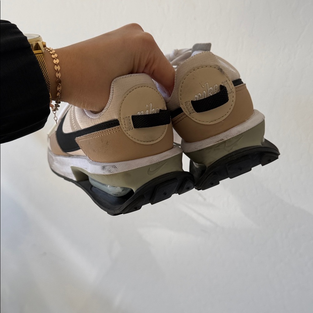 Women's Nike Air Max Size: 6.5; Color: Oatmeal/Black Hemp - Picture 4 of 4